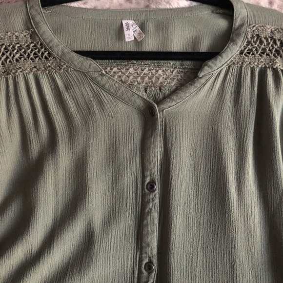 💙BOGO Olive Green Cropped Henley - Picture 2 of 3